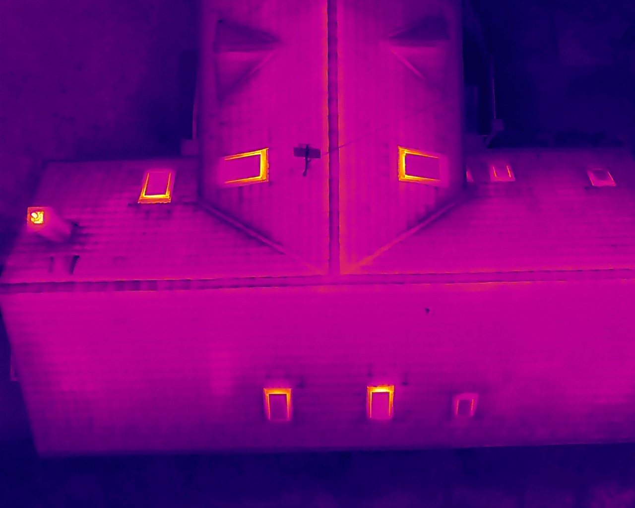 Hőkamerás felmérés 2 Ipari létesítmény radiometrikus hőkamerás drónvizsgálata